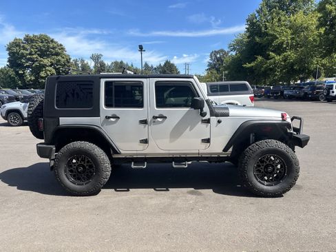 Used 2008 Jeep Wrangler Unlimited Sahara AWD/4WD image 6