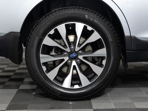 Used 2017 Subaru Outback 3.6R Limited image 39