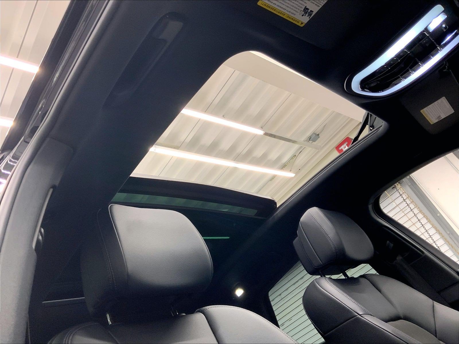 Certified 2023 Porsche Macan AWD/4WD image 27