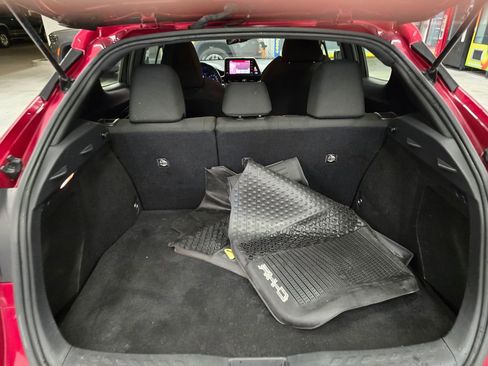 Used 2019 Toyota C-HR XLE image 34