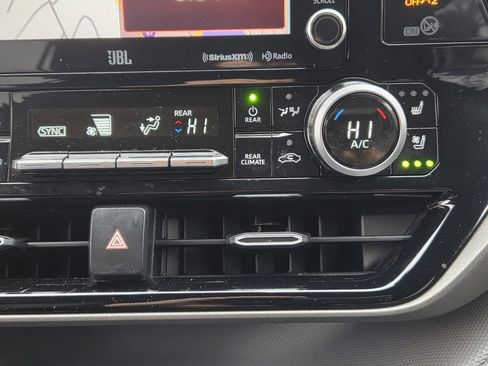 Used 2020 Toyota Highlander Limited image 25