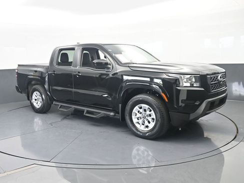 Used 2024 Nissan Frontier SV RWD image 8