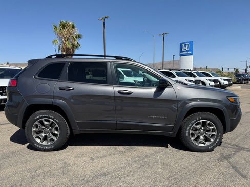 Used 2022 Jeep Cherokee Trailhawk w/ Comfort/Convenience Group AWD/4WD image 4
