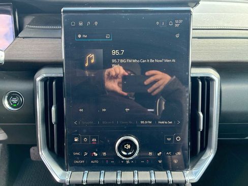 Used 2024 GMC Acadia Denali image 14