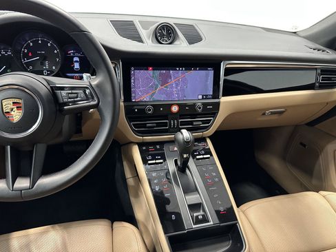 Certified 2026 Porsche Macan AWD/4WD image 28