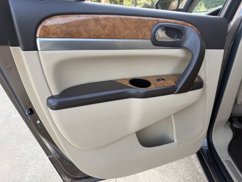 Used 2008 Buick Enclave CXL w/ Entertainment Package #2 FWD image 19
