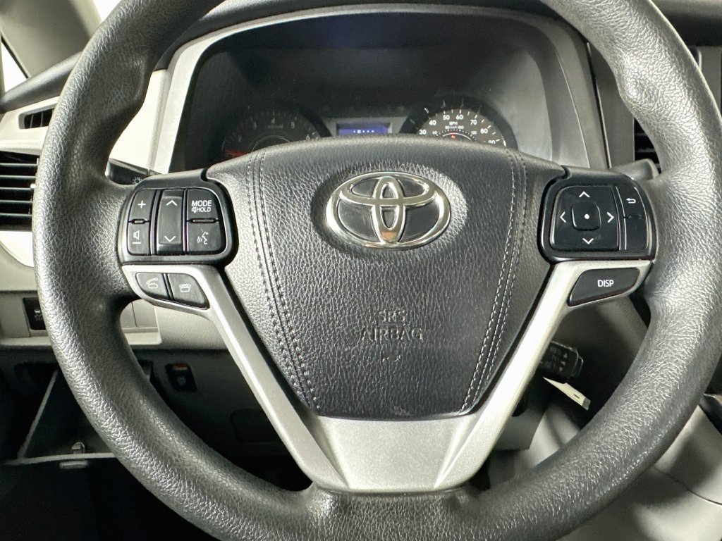 Used 2017 Toyota Sienna LE FWD image 34