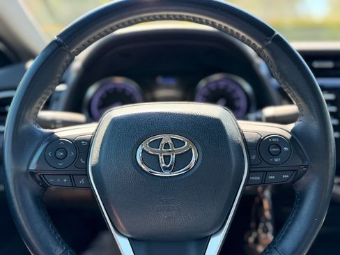 Used 2018 Toyota Camry SE FWD image 21