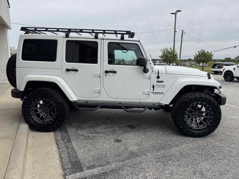 Used 2016 Jeep Wrangler Unlimited Sahara image 5