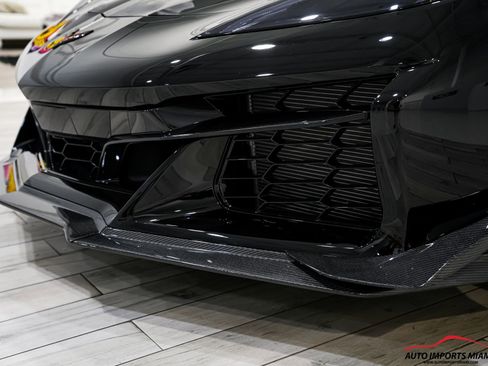 Used 2025 Chevrolet Corvette Z06 RWD image 36
