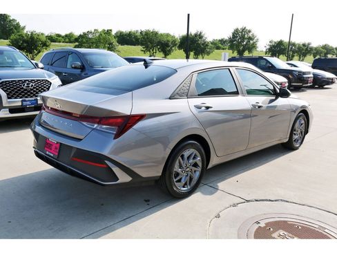 Certified 2024 Hyundai Elantra SEL FWD image 9