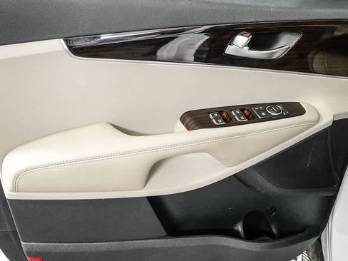 Used 2020 Kia Sorento LX image 6