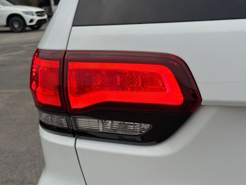 Used 2018 Jeep Grand Cherokee SRT w/ Trailer Tow Group IV AWD/4WD image 10