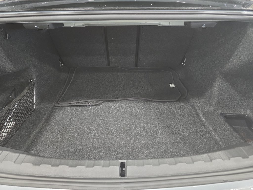 Used 2024 BMW 330i Sedan w/ M Sport Package RWD image 12