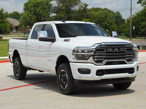 Used 2025 RAM 2500 Laramie AWD/4WD image 8