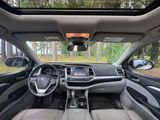 Used 2018 Toyota Highlander XLE image 2