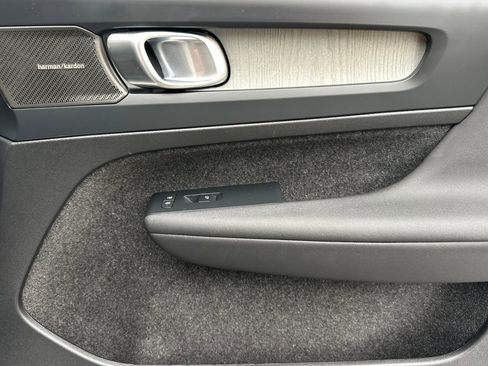 Certified 2024 Volvo XC40 B5 Plus w/ Climate Package AWD/4WD image 20