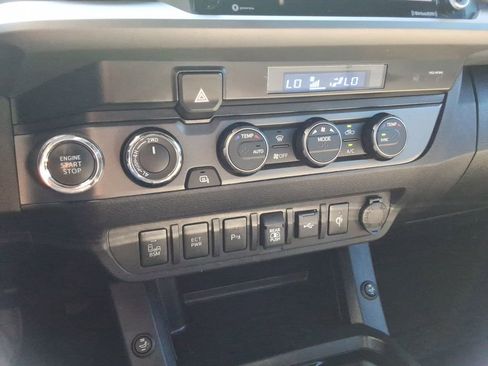 Used 2022 Toyota Tacoma TRD Off-Road w/ Technology Package image 32