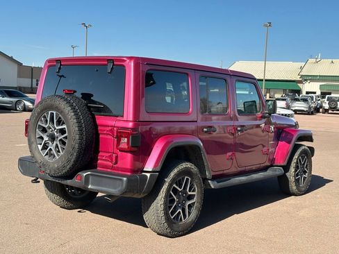 Used 2024 Jeep Wrangler Unlimited Sahara w/ Technology Group AWD/4WD image 3
