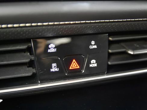 Used 2024 Volkswagen Atlas SE image 27