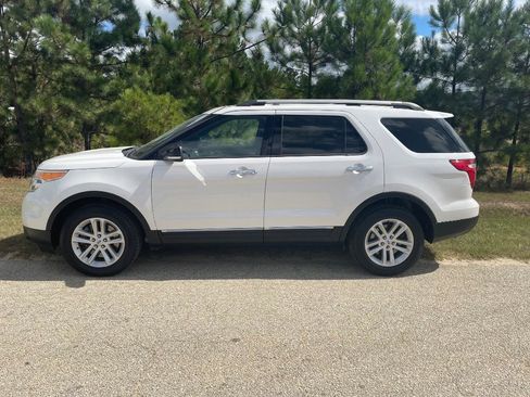 Used 2014 Ford Explorer XLT FWD image 4