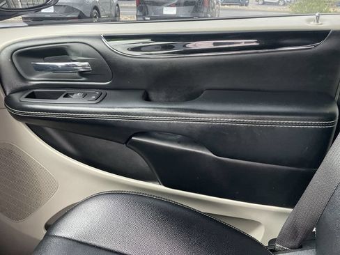 Used 2020 Dodge Grand Caravan SXT FWD image 20