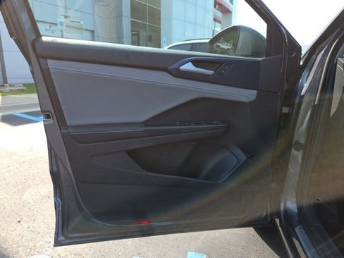 Used 2024 Volkswagen Taos SE image 10