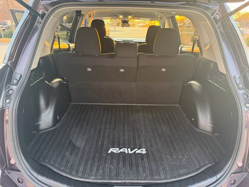 Used 2017 Toyota RAV4 LE image 12