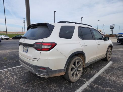 Used 2023 Honda Pilot Touring image 2