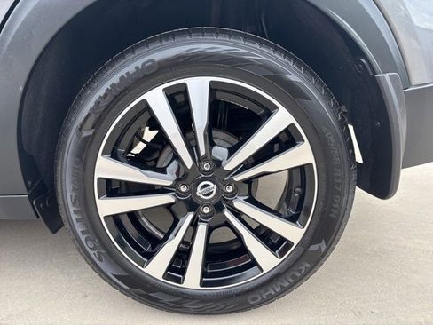 Used 2020 Nissan Kicks SV image 9