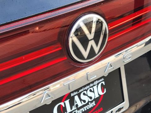 Used 2024 Volkswagen Atlas SE FWD image 9