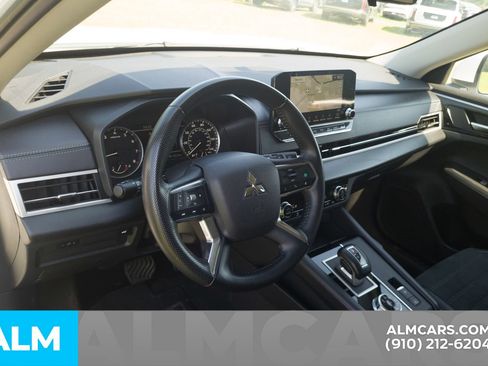 Used 2024 Mitsubishi Outlander SE AWD/4WD image 6