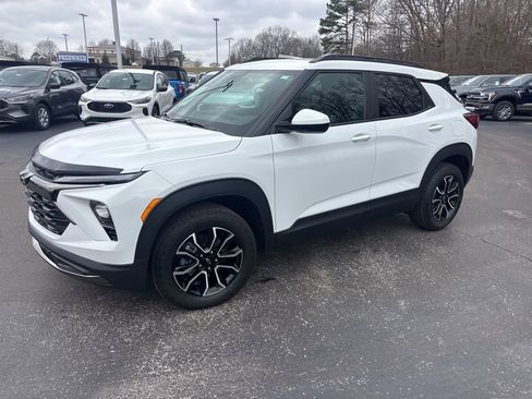 Used 2024 Chevrolet TrailBlazer ACTIV w/ Convenience Package image 3