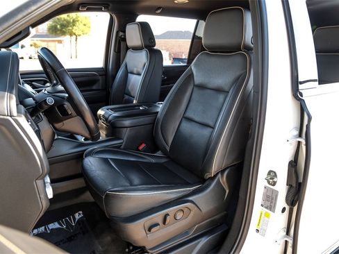 Used 2021 GMC Yukon XL SLT image 32