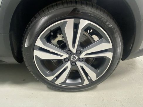 Used 2025 Volvo V60 B5 Cross Country Plus image 5
