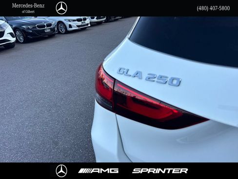 Used 2022 Mercedes-Benz GLA 250 4MATIC w/ Premium Package Lite image 5