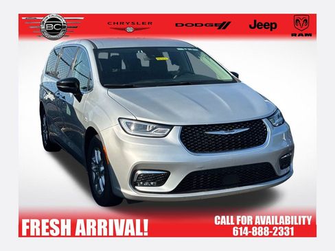 Used 2024 Chrysler Pacifica Touring-L FWD image 1