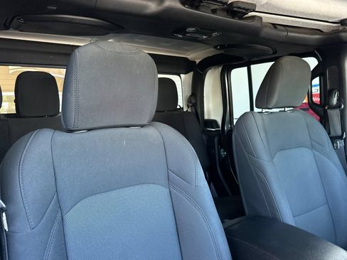 Used 2023 Jeep Gladiator Sport AWD/4WD image 16