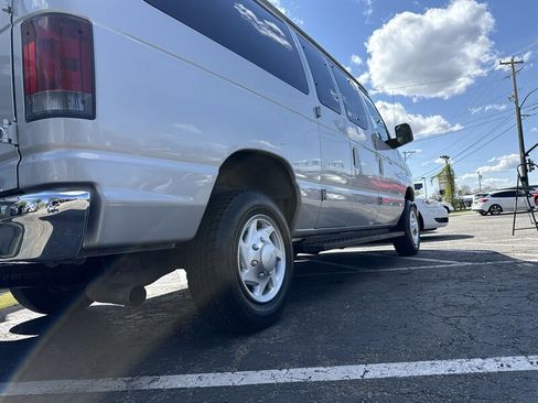 Used 2011 Ford E-350 and Econoline 350 XLT image 5