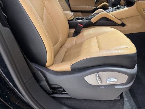 Used 2016 Porsche Cayenne image 32