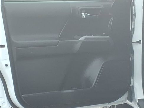 Certified 2020 Toyota Tacoma TRD Off-Road image 17