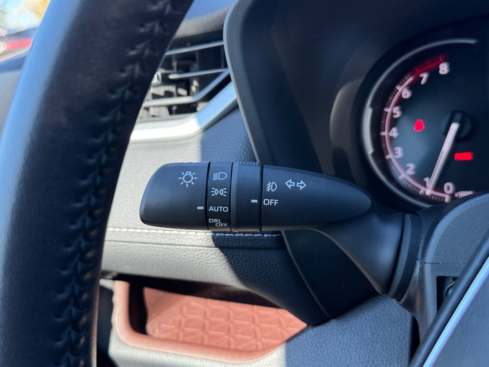 Used 2019 Toyota RAV4 Limited AWD/4WD image 21