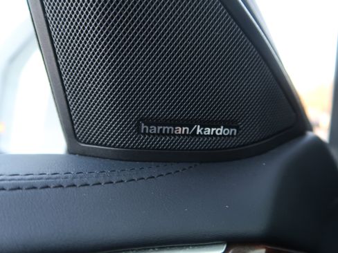 Used 2015 Mercedes-Benz E 400 4MATIC Sedan image 23