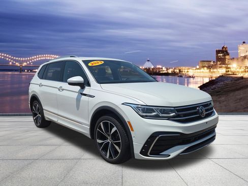 Used 2023 Volkswagen Tiguan SEL R-Line AWD/4WD image 4