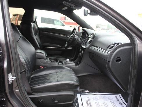 Used 2017 Chrysler 300 S RWD image 8