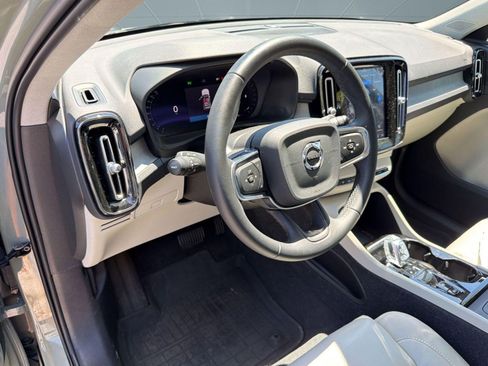 Certified 2023 Volvo XC40 B5 Ultimate w/ Protection Package Premier AWD/4WD image 4