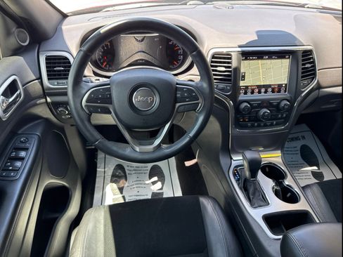 Used 2018 Jeep Grand Cherokee Laredo image 28