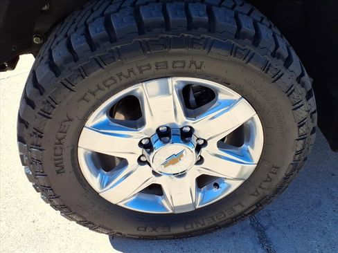 Used 2022 Chevrolet Silverado 2500 LTZ w/ LTZ Plus Package image 9