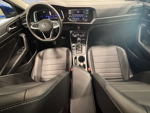 Used 2023 Volkswagen Jetta SE FWD image 16