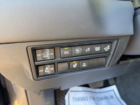 Used 2023 Toyota Sequoia Platinum image 31